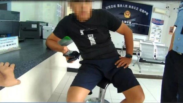 久联优配 上海男子一夜“艳遇”损失4.5万元，对方得手后逼他删光所有聊天记录，警方提示：遇到这种情况立即报警