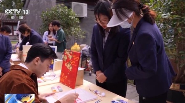 粤友配资 北京秋花进入盛花期 喜迎“双节”氛围浓