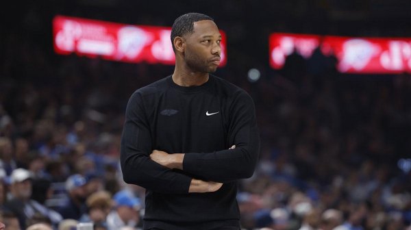 启远网 鹈鹕队主教练威利·格林现身训练场，要求他下课的呼声再创新高